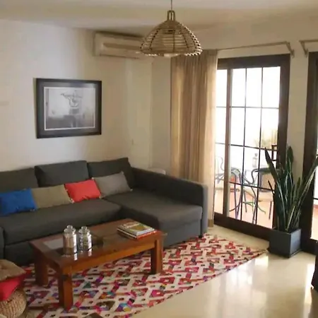 Apartamento Con Piscina Apartment *